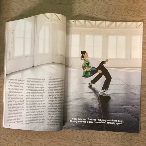 The Red Bulletin Magazine October/November 2023 issue featuring Caroline Marks - Picture 3 of 4